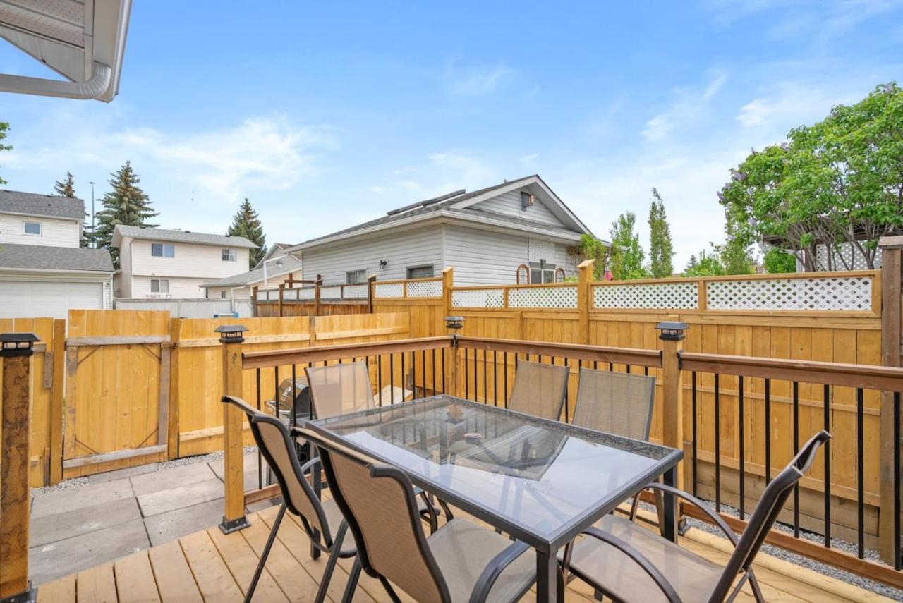 Spacious Home With 150-Inch Movie Theatre, Bbq, Patio, Free Banff Pass, Sleeps 14, Perfect For Large Families YYC Eksteriør bilde